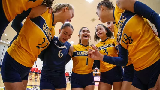 WVB Huddles before match start