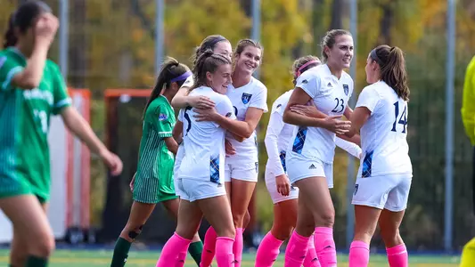 Women's Soccer Huddle 2022