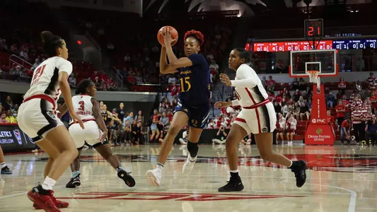 Cur'Tiera Haywood attacks the basket