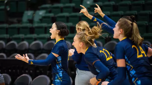 WVB celebrates a point at MAAC Tournament