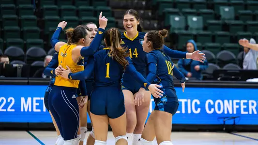 WVB celebrates a score at MAAC Tournament