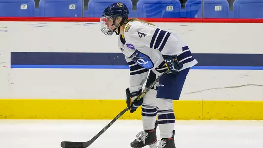Kendall Cooper prepares to receive puck during face off
