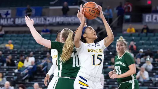 Cur'Tiera Haywood attacks the basket