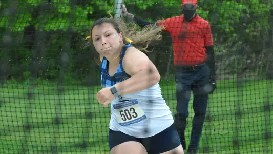 Mikah Maples throwing the discus