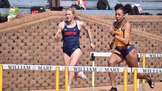 Symone Foster runs in the 100m hurdles