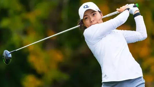 Leeyen Peralta tees off