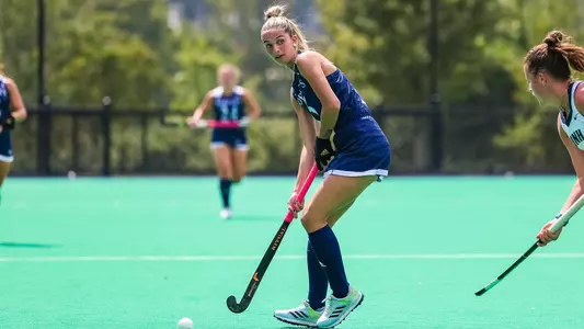 Emilia Massarelli searches to find teammate with pass