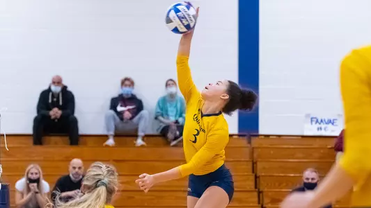 Alexandra Tennon leaps for a kill