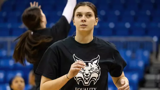 Cat Almeida in warmups