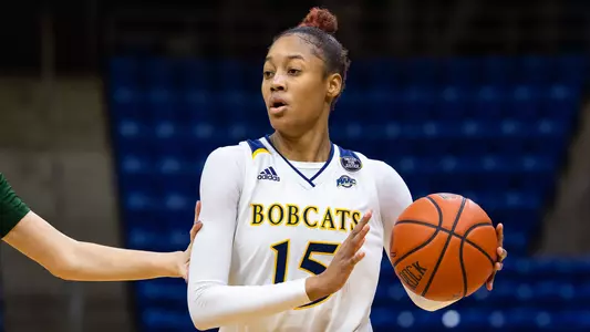 Cur'Tiera Haywood drives by defender