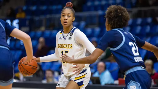 Cur'Tiera Haywood looks to the basket