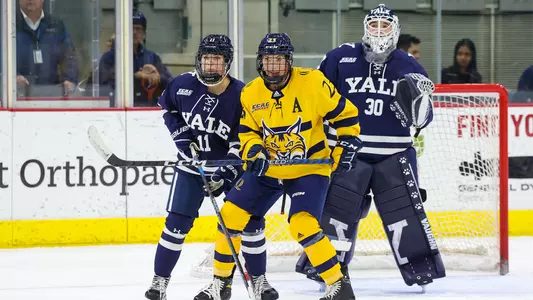 Sadie Peart attempts to screen Yale goaltender