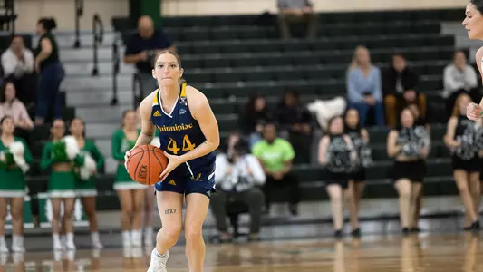 Makenzie Helms passes upcourt