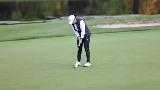 Peralta Lines Up Putt