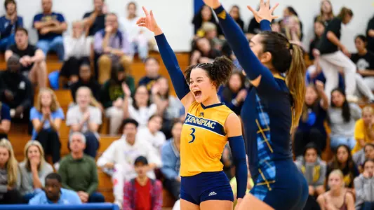Alexandra Tennon celebrates a point