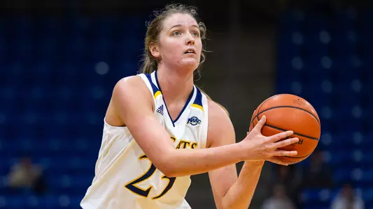 Anna Foley lines up a shot