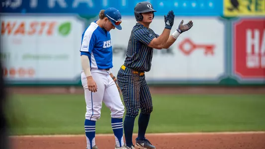 Kyle Maves stolen base at Dunkin Park