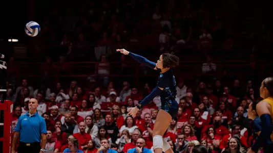Alexandra Tennon skies for attack