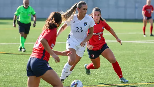 Courtney Chochol dribbles past defenders