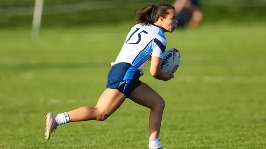 Kat Storey starts to sprint upfield