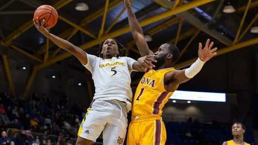 Doug Young Layup vs. Iona in Hamden (1/21/24)