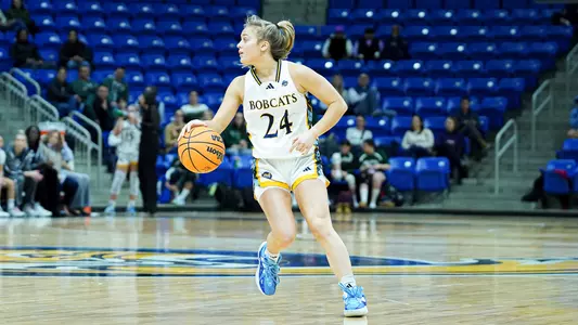 Ava Sollenne Dribbles Against Saint Peter's (Jan. 2, 2025)