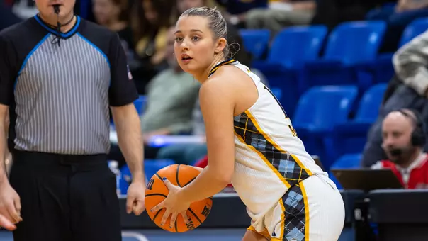 Karson Martin Readies Pass vs Marist (Jan. 4)