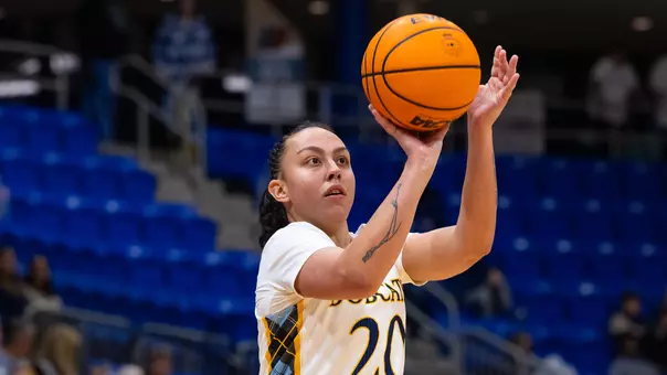 Sydney Ryan Shoots Against St. John's (Nov. 11, 2025 in Hamden, Conn.)