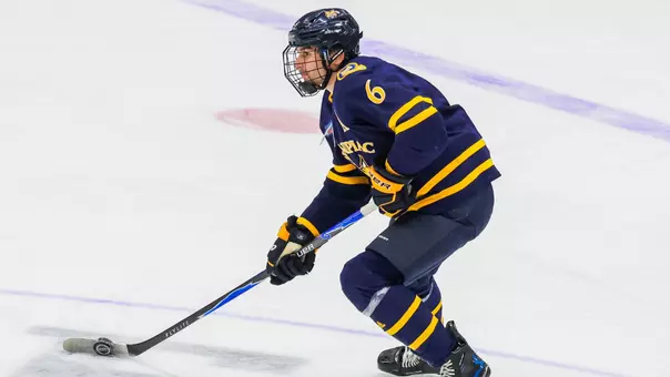 Charlie Leddy Handles the Puck at Yale (Nov. 7, 2025 in New Haven, Conn.)