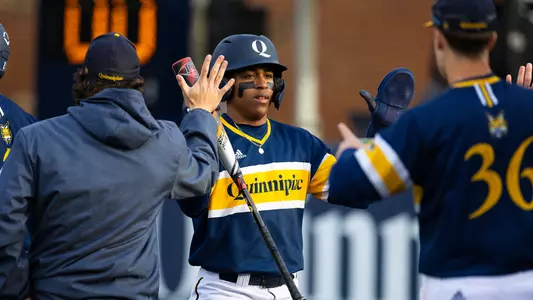 Gabe Wrigth High-Fives Teammates against Iona (April 5, 2024)