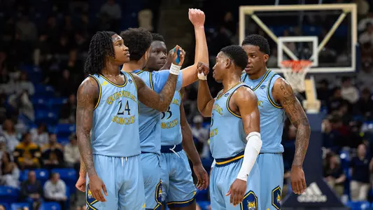MBB Huddle vs. Saint Peter's (2/28 in Hamden, CT)