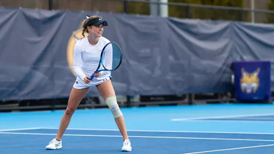 Ella Lewis gets ready for a return in a match against Merrimack in Hamden (March 30, 2025)