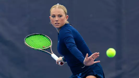 Caroline Schulson gets ready to hit a forehand in match against Rider (March 30, 2025)