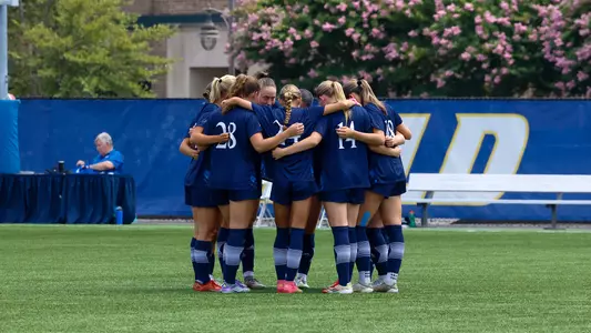 Women's Soccer Pregame Huddle against Hofstra - Aug. 17, 2025 in Hempstead, NY