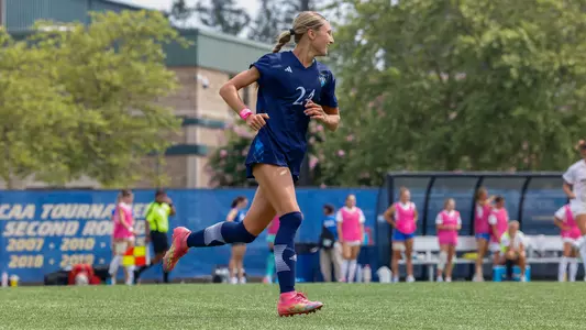 Addyson Earl Makes a Run vs Hofstra (August 17, 2025)
