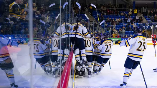 Quinnipiac Celebrates the Game-Winning Goal Against RPI (Jan. 10, 2026 in Hamden, Conn.)