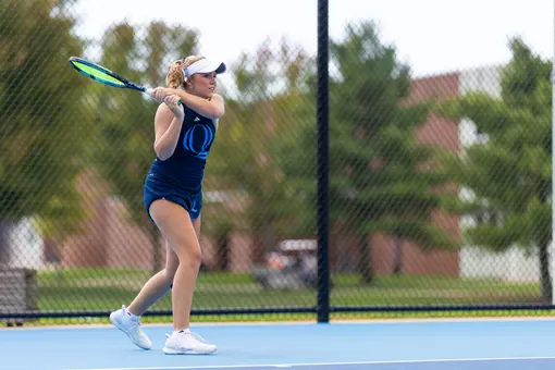 Emily Meng playing singles match against Marist (9.5.25 in Hamden, C.T.)