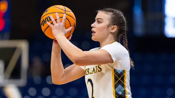 Ella Ryan Takes Shot (vs Iona - Jan. 1, 2026)