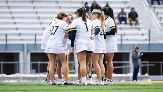 Quinnipiac Huddles after a Goal against Hofstra (Feb. 14, 2026 in Hamden, Conn.)