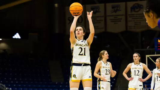 Jackie Grisdale Takes Free Throw in Win over Niagara (Feb. 26 in Hamden, Conn.)