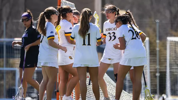 Women's Lacrosse Huddles After a Goal Against Niagara (March 21, 2026 in Hamden, Conn.)
