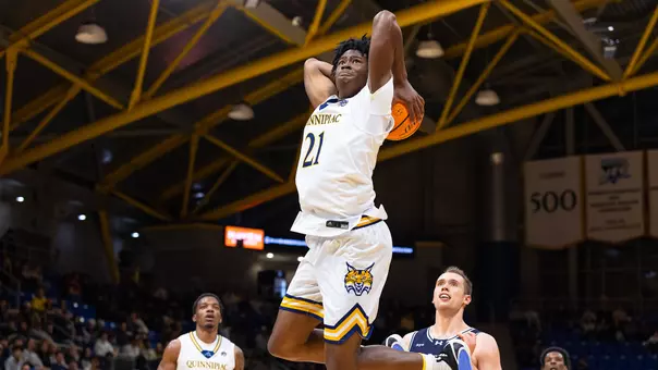 Keith McKnight Dunk vs. Yale (11/11/25 in Hamden, CT)