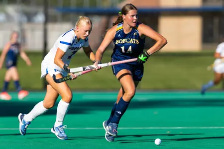 Rozemarijn Van Keulen with the ball against Hofstra (Sept. 11, 2026 in Hamden, Conn.)