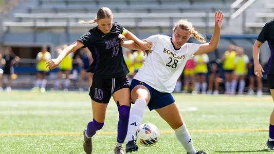 Anna Bean Fights for Ball Against Niagara (Sep. 5, 2026 in Hamden, Conn.)