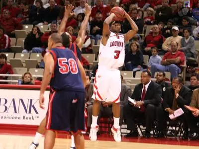 Cajuns Ease Past Florida Atlantic, 71-52 Image