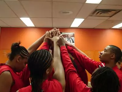 Women?s Basketball Signs Point Guard Image