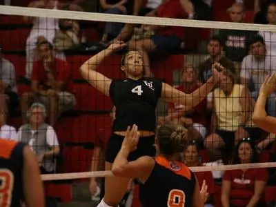 Cajuns Ease Past Warhawks Monday, 3-0 Image