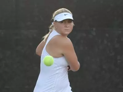 Women?s Tennis Bests UALR, 5-2 Image