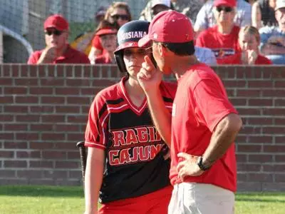 Cajuns Fall to Iowa in Nine Innings Image