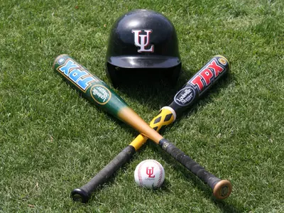 Baseball Signs Nine for 2011 Image